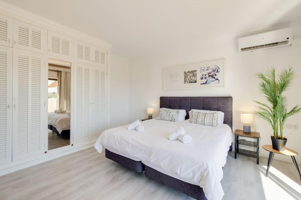 Ferienhaus Moderne Villa, Pool+meerblick,schnelles Wifi,klima Cales de Mallorca
