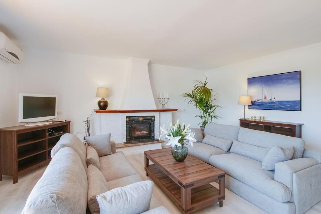 Ferienhaus Moderne Villa, Pool+meerblick,schnelles Wifi,klima *