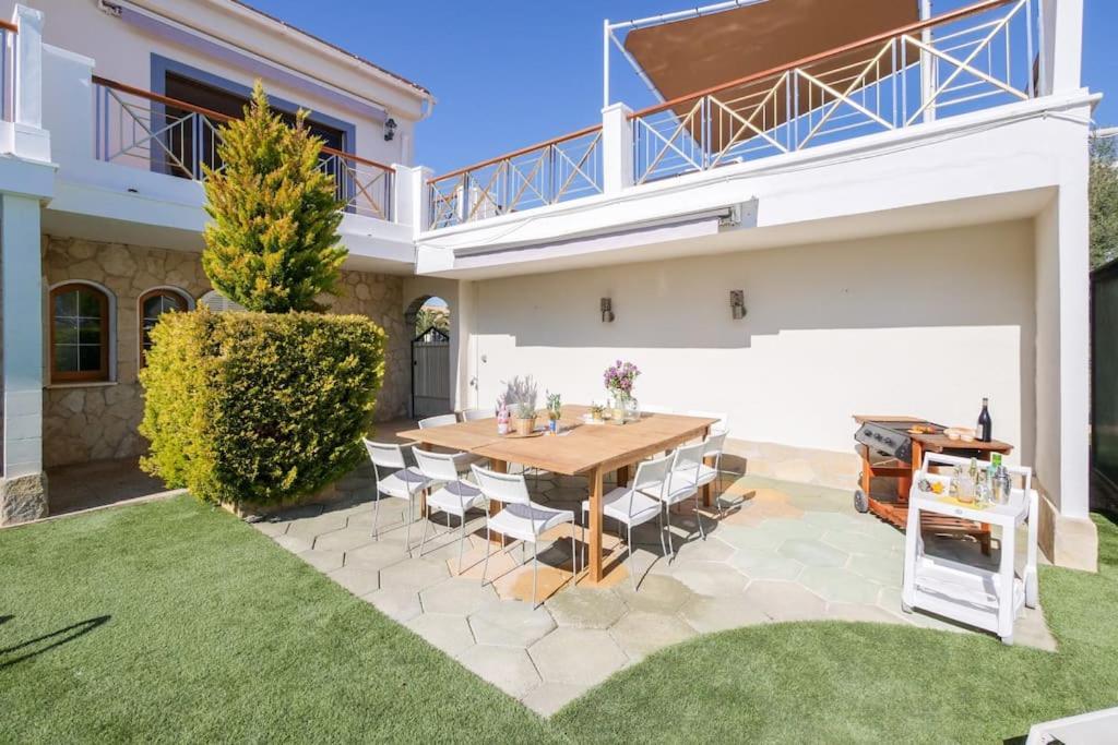 Moderne Villa, Pool+meerblick,schnelles Wifi,klima Ferienhaus *